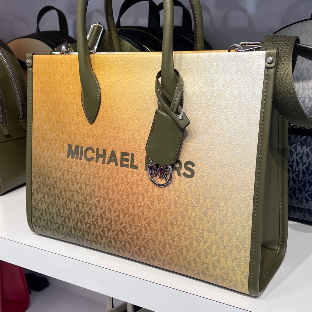 MICHAEL KORS Mirella Medium Ombré Signature Logo Tote Bag
Olive Combo
NWT - Picture 3 of 16